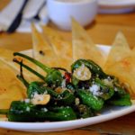 Pimientos de Padrón mit Tortillachips