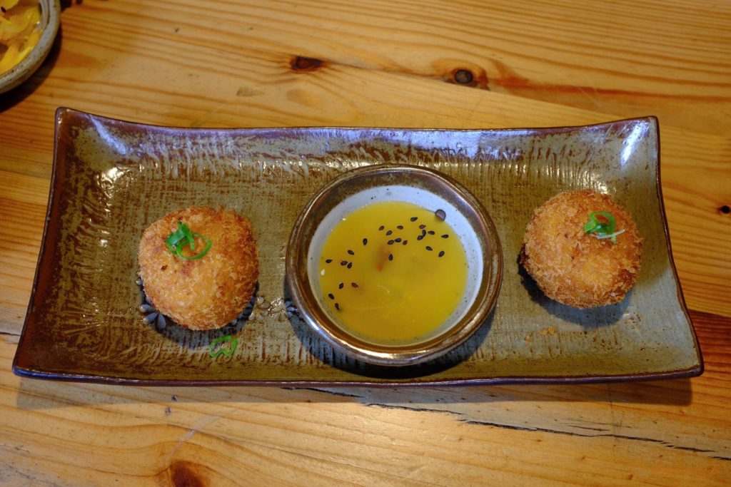 Goroke - koreanische Kroketten mit Maracuja-Chipotle-Chili-Dip