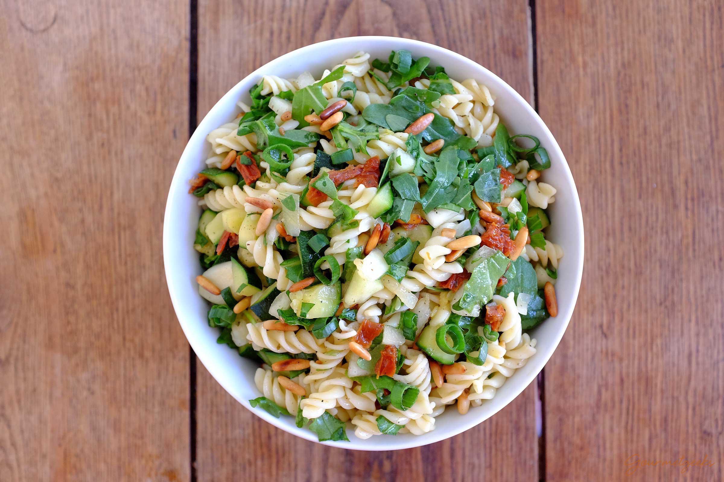Mediterraner Nudelsalat - Gourmetgeeks