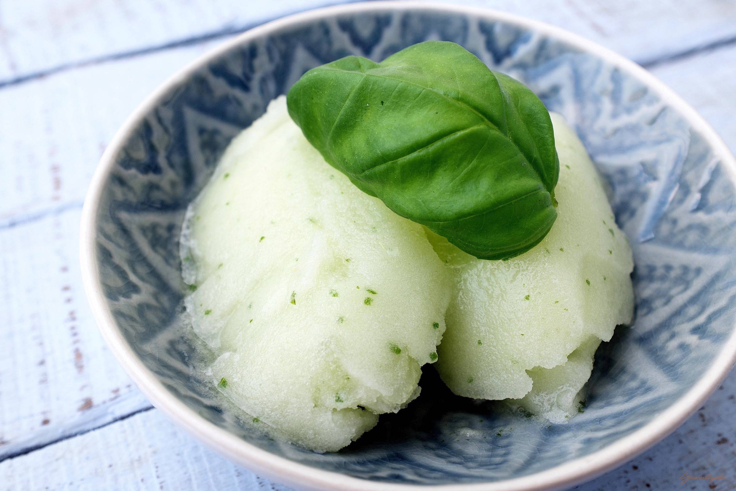 Melonen-Limetten Sorbet mit Basilikum - erfrischend einfach - Gourmetgeeks