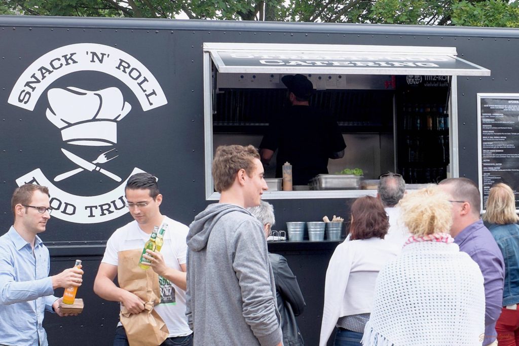 Snack ’n’ Roll Food Truck - Mittagspause mit Burger