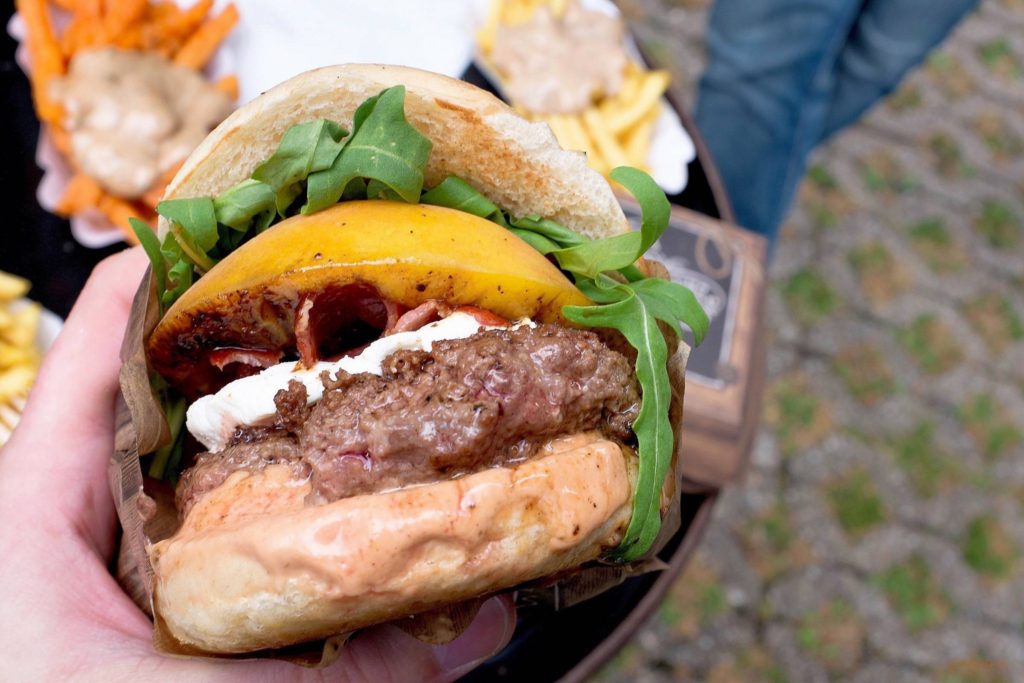 Snack ’n’ Roll - Food Truck - Weekly Special: Peach Power Burger