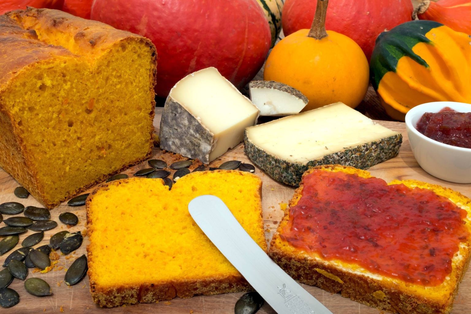 Kürbisbrot - saftig und ohne Zucker - Gourmetgeeks Kürbisbrot - saftig und ohne Zucker - Gourmetgeeks