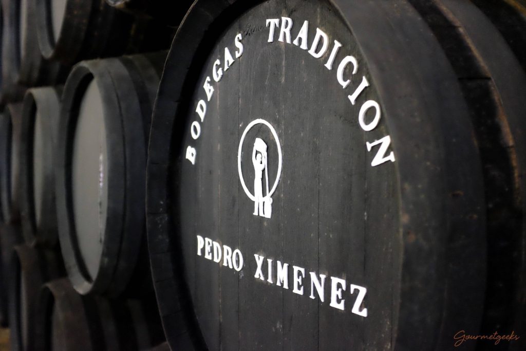 Der Pedro Ximenez reift in Holzfässern im Criadera y Solera Verfahren