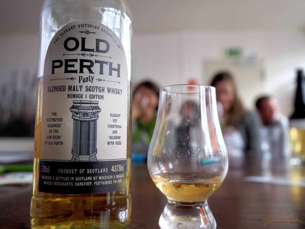 Der Dritte im Bunde, aber der erste rauchige: Old Perth Blended Scotch Whisky