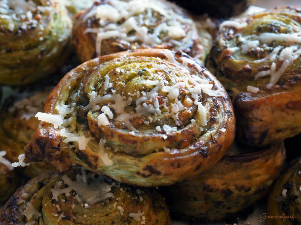 Herzhafte Pestoschnecken mit grünem...