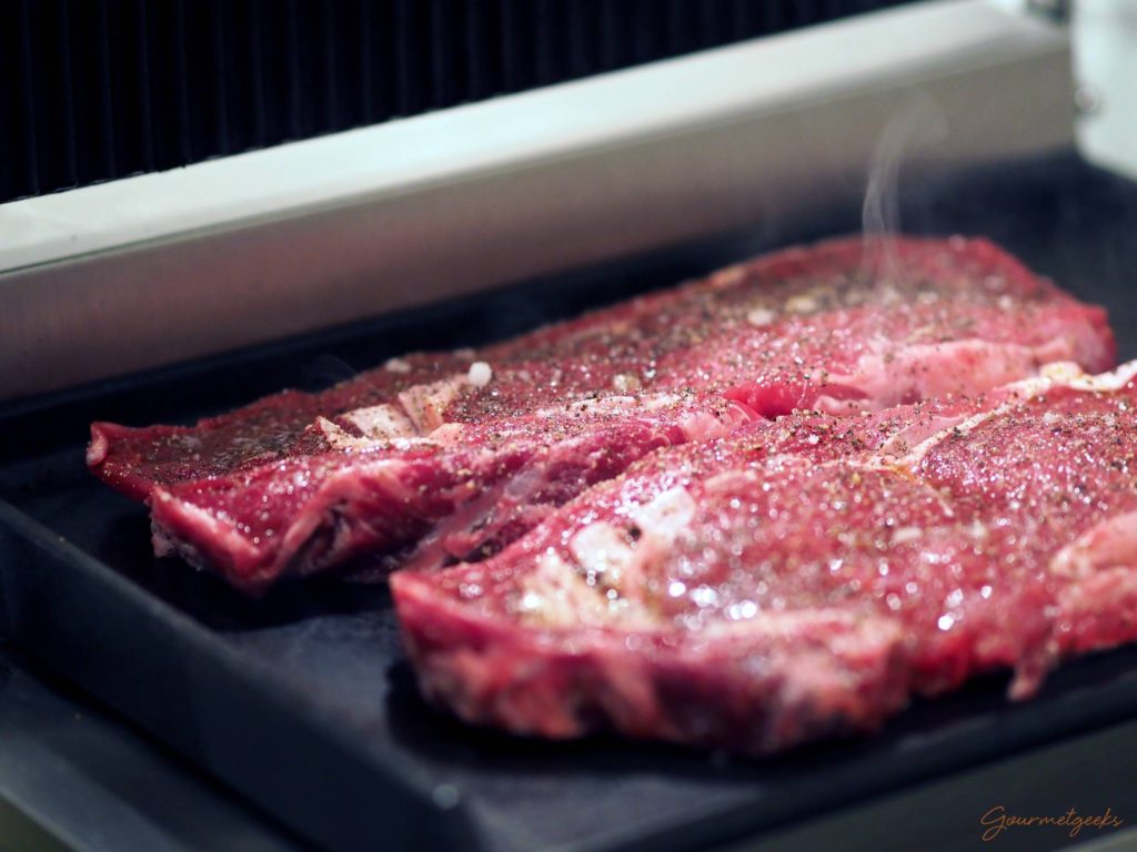 Die Steaks ab auf den Grill