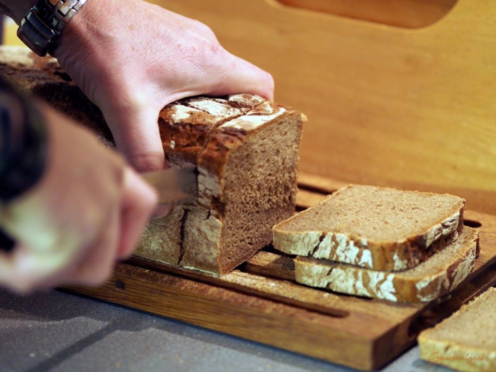 Brot schneiden