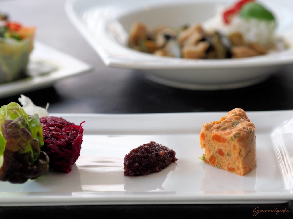 Möhrentaler mit rotem Ingwer und Rote Beet Salat (v)