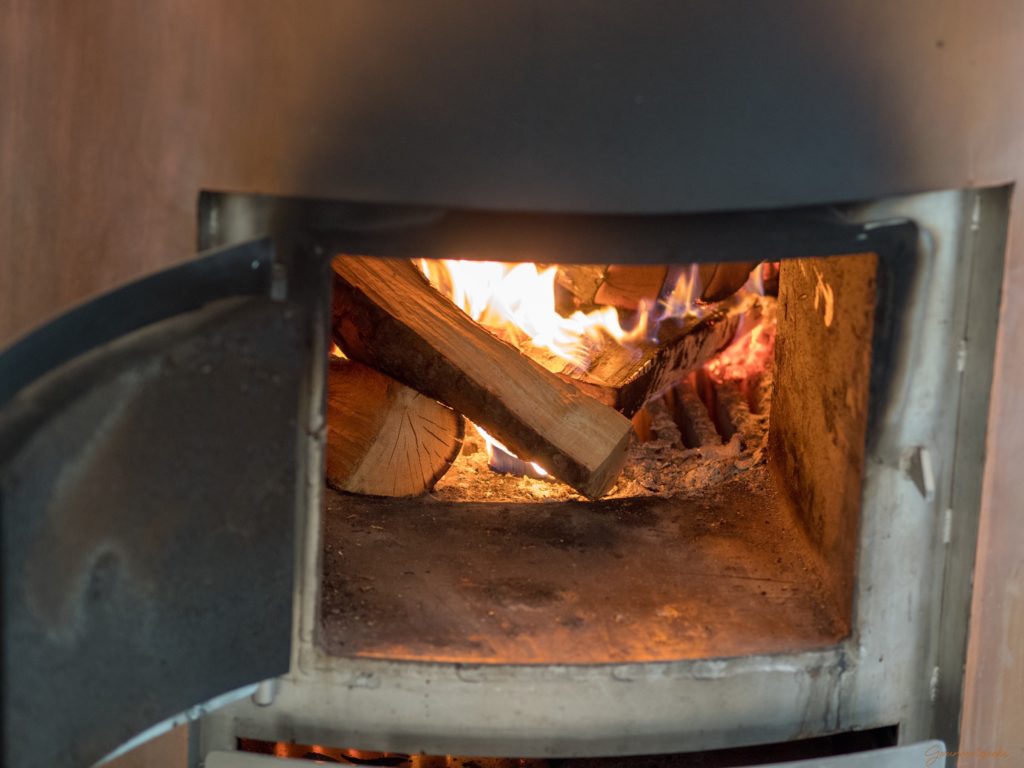 Gebrannt wird auf Holzfeuer